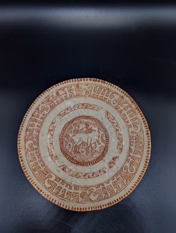 Plat byzantin sgraffiato