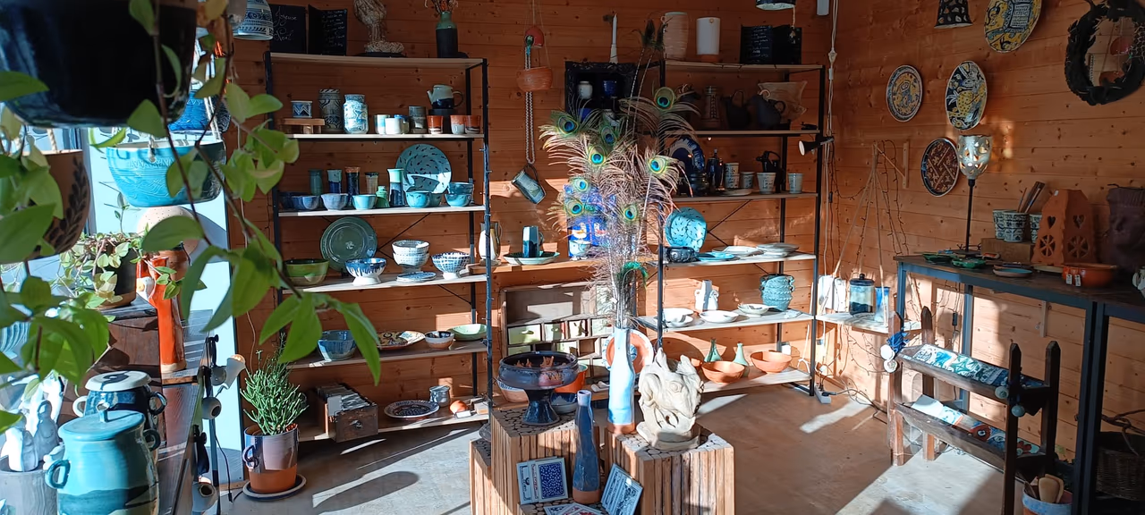 Atelier Pernette à Nantes avec céramiques historiques