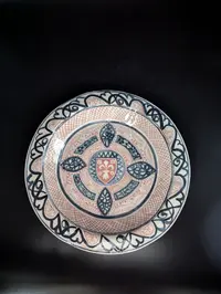 Grand plat en sgraffiato, XV ème siècle, Cluny