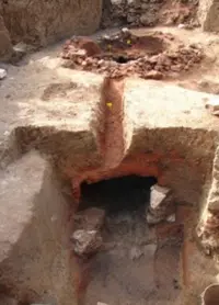 Vestiges archéologiques d'un four romain découvert sur le site d'Écouen